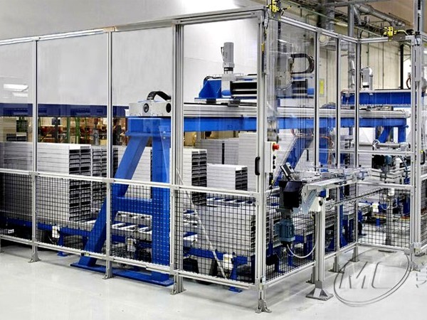 美誠鋁業(yè)告訴你機器人護(hù)欄材料怎么選？