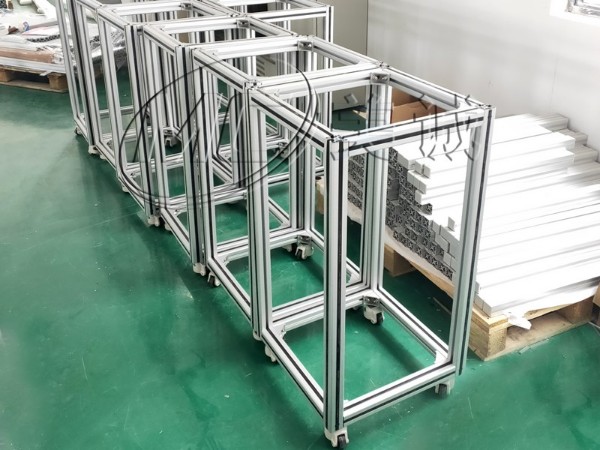 假如你出攤，你就需要鋁合金架子