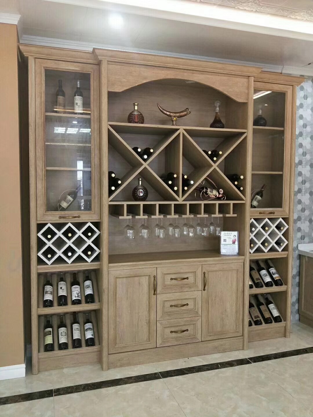 全鋁酒柜-02（風(fēng)格：簡歐；顏色：黃橡）